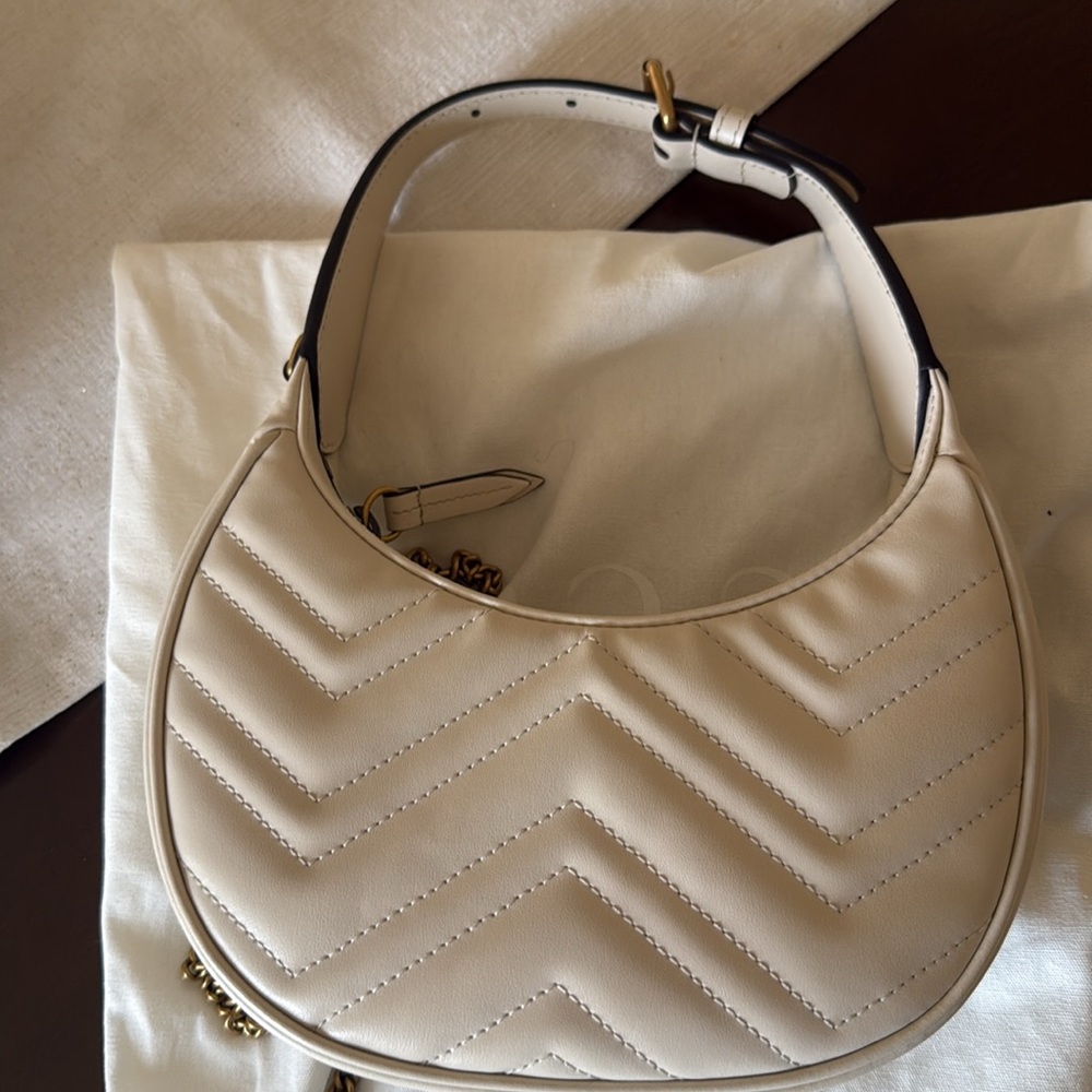 Gucci Cream Chevron GG Shoulder Bag with Gold Hardware - Picture 5 of 8